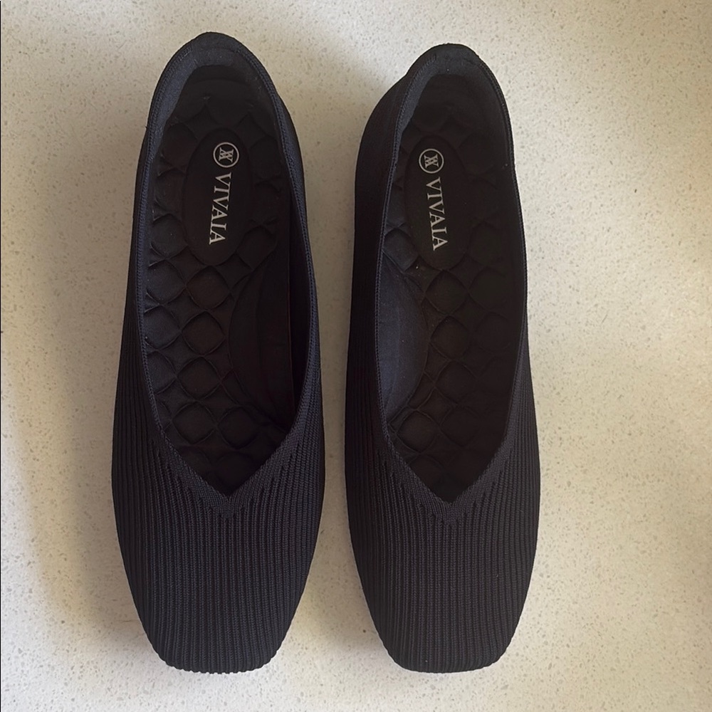 Vivaia square tow v-cut flats sizw 39